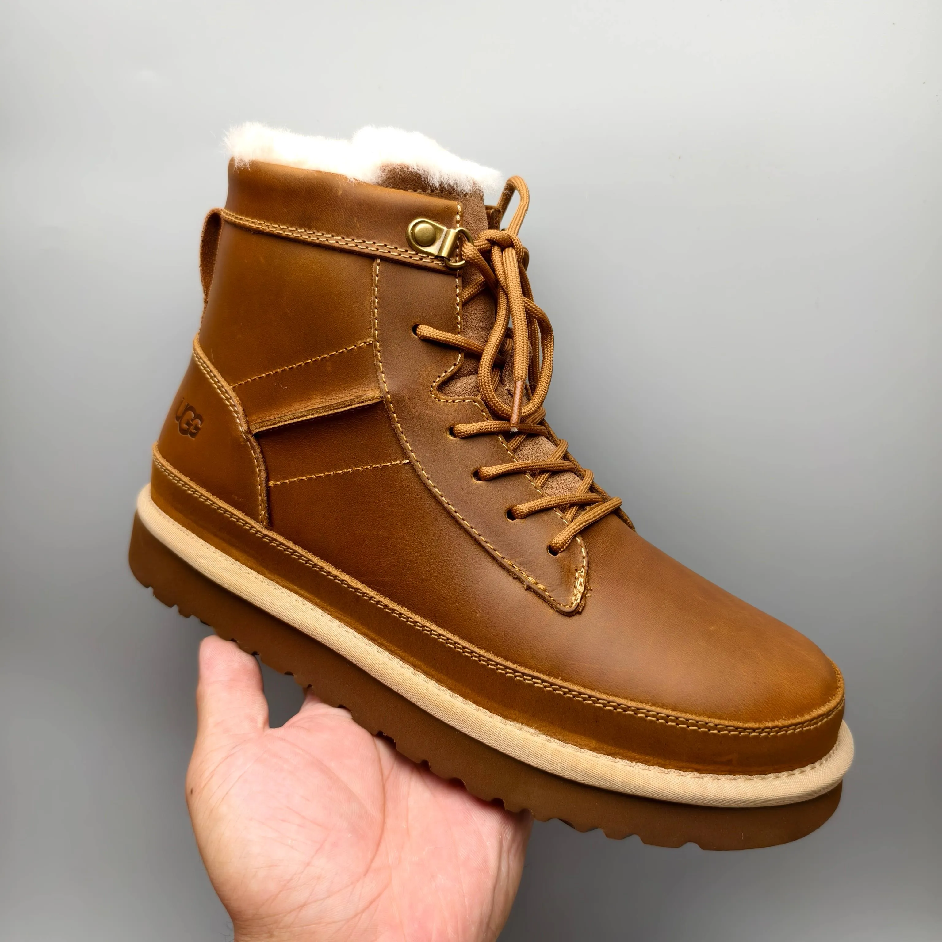 💰720 UGG sheepskin all-in-one snow boots 4580 mid-top patent leather lace-up side zipper men's color matching: black maroon matching code: 39-45